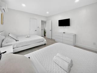 Renovated 2BR Miami Apt Near MIA with Parking - 4