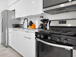 Renovated 2BR Miami Apt Near MIA with Parking - 2