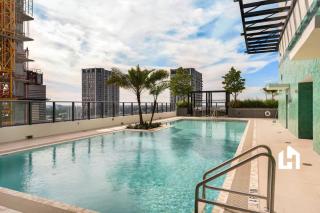 Downtown Studio with Pool, Gym & Movie Theater - 6
