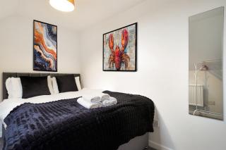 3-Bedroom 5-Bed Flat King Room Free Parking Near Reading & M4 Work Stays - 0