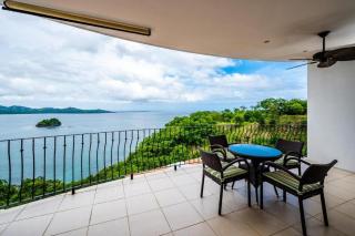 Stylish Oceanview Condo with Quick Beach Access Modern Design & Spacious Balcony - 5