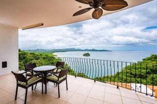 Stylish Oceanview Condo with Quick Beach Access Modern Design & Spacious Balcony - 4