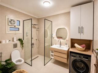 Elegant 2BR Apartment with Garden - 1
