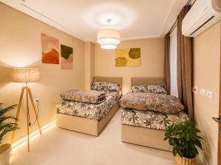 Elegant 2BR Apartment with Garden - 7
