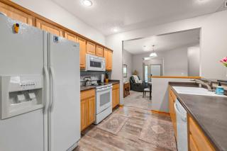 Modern Stay Near Ames & ISU - 1