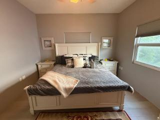 One Bedroom Luxurious Beach Front Villa Pool-Gym-AC Sleeps 5! - 2