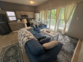 One Bedroom Luxurious Beach Front Villa Pool-Gym-AC Sleeps 5! - 1