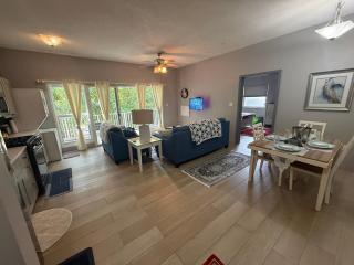 One Bedroom Luxurious Beach Front Villa Pool-Gym-AC Sleeps 5! - 0