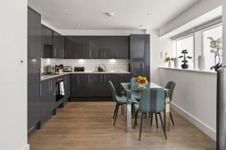 The Glasshouse Residences Modern 2Bedroom Comfort Apt Wimbledon Park London - 9