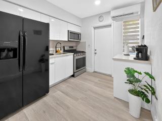 Modern Miami Stay - Near Airport & Downtown - 7