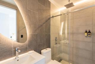 Modern Studio with View Pool and Parking - 2