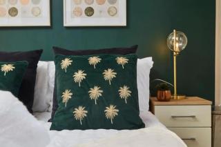 Contemporary Leeds Stay - Sleeps 4 - 9