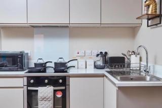 Contemporary Leeds Stay - Sleeps 4 - 5
