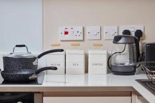 Contemporary Leeds Stay - Sleeps 4 - 3