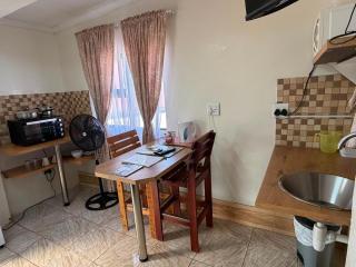 Shalom Self Catering - 8