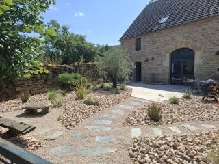 Maison confortable à Thégra avec grand jardin, idéale pour familles. - 8