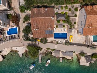 Luxury Seafront Villa Croatia with Private Heated Pool - Vinišće - 7