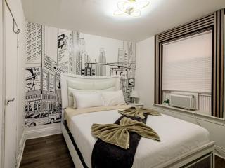 Spacious 3BR Near Manhattan - Sleeps 7 - 1