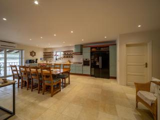 Luxury Seafront Villa Croatia with Private Heated Pool - Vinišće - 1