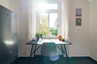 King Bed 2x2m with OLED TV Lift 10 Min to Center - Dresden - 3