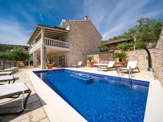 Luxury Seafront Villa Croatia with Private Heated Pool - Vinišće - 2