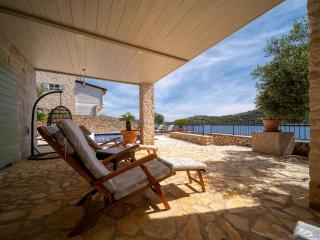Luxury Seafront Villa Croatia with Private Heated Pool - Vinišće - 1