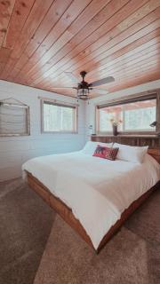 Silver Fox Lakehouse - Private Hot Tub & Fire Pit - 2
