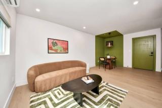 Creative Loft w/ Fast WiFi+Workspace ColorBlock - 4