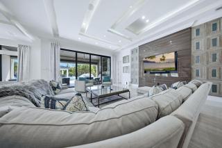 Deluxe 8 Bdrm Mansion with Swim up Bar and Pool Slide at Reunion - 2