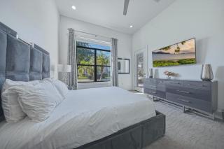 Bright Chic 7 Bdrm Oasis with Private Pool and Spa at Reunion - 2