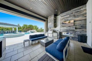Deluxe 8 Bdrm Mansion with Swim up Bar and Pool Slide at Reunion - 6