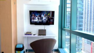 FREE Welcome Breakfast, BGC 1BR, 300Mbps Fiber, Steps to Mitsukoshi & Uptown, 17F - 4