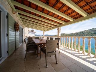 Luxury Seafront Villa Croatia with Private Heated Pool - Vinišće - 5