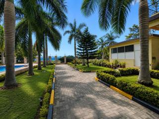 Modern Luxury Beachfront Studio with Pool & Malls - 3