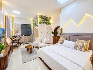 Modern Luxury Beachfront Studio with Pool & Malls - 9