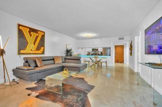 Brickell 1BR Sleeps 5, Bay View & Free Parking - 0