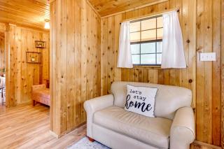 Couples Cabin w/ Luxury Deck, 1 Mi to Canyon Lake! - 7