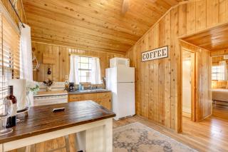 Couples Cabin w/ Luxury Deck, 1 Mi to Canyon Lake! - 3