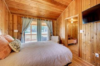 Couples Cabin w/ Luxury Deck, 1 Mi to Canyon Lake! - 2