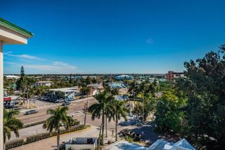 Sunset Vista Resort, Renovated Top Floor 604S - 7