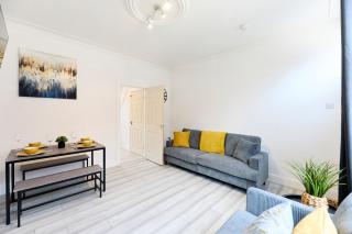 Refurbished 3 Bedroom House near Leeds City Centre - 4