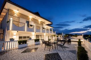 Vasili Veranda Suites - 0