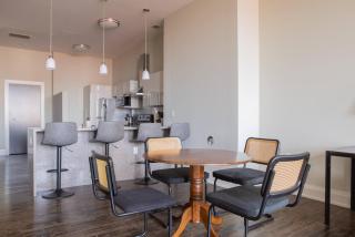 Downtown Luxe 2BR Loft Apt - Sleeps 8 - Walkable - 6