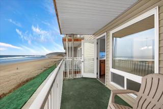 Family Suite - Sleeps Six - Ocean View & Beach Access - Pool & Hot Tub - 4