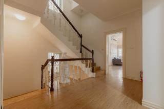 Villa with Private Garden and 6BR - West Lake - 1