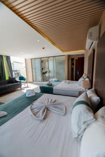 Blue Pyramids Eyes Hotel - 4