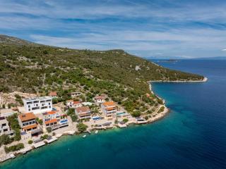 Luxury Seafront Villa Croatia with Private Heated Pool - Vinišće - 8