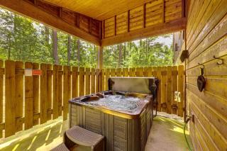 Hot Tub, Fire Pit, Forest Views! Broken Bow Cabin - 9