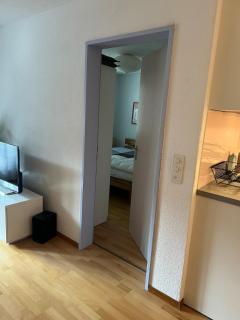 Newly renovated modern 2-room apartment with balcony - 8