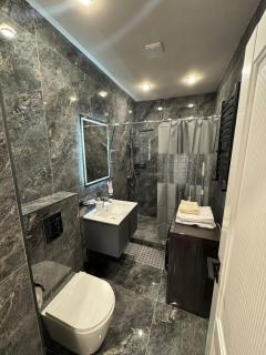 Modern New Apartment Metro at Your Door - 2